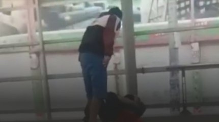 Usuario del MIO en Cali fue terriblemente atacado por un ladrón: video