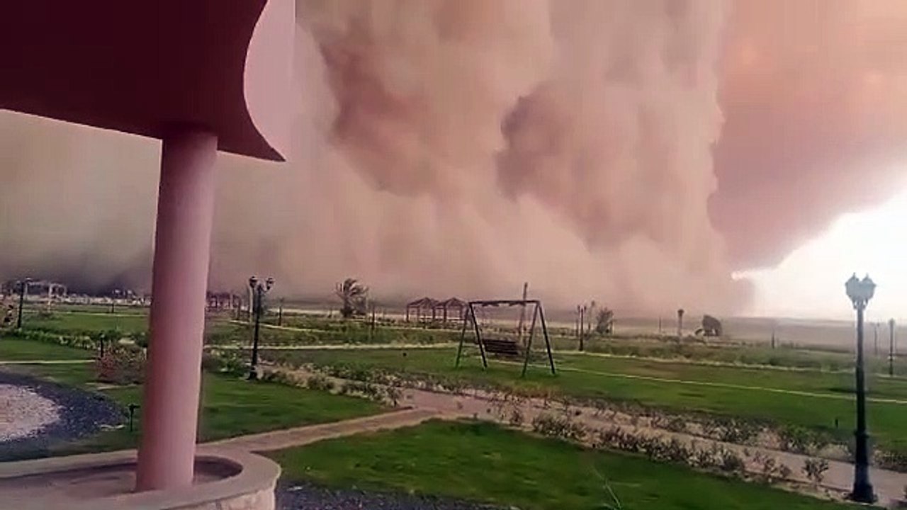 Giant Sandstorm Sweeping Over Egypt - video Dailymotion