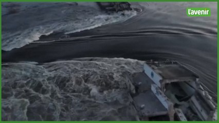 Le barrage hydroélectrique de Kakhovka partiellement détruit en Ukraine