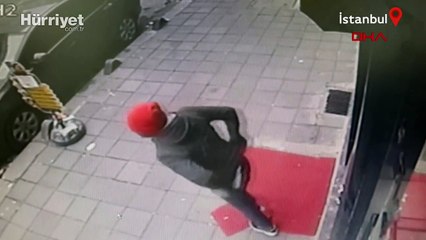Sultangazi'de hırsızlık! Kepengi kırıp girdiler, telefonları çalıp kaçtılar