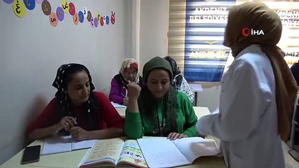 3 çocuklu çift, ehliyet almak için 4 ayda okuma yazma öğrendi