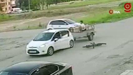 Balıkesir'de bisiklet sürücüsü çarptığı arabanın römorkuna düştü