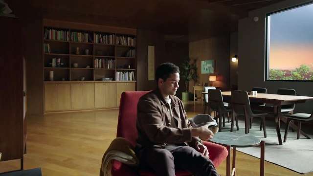 Apple vient de changer le monde à tout jamais , comme dans les films ... Tout le monde hallucine devant Vision Pro, le casque de réalité qui nous balance dans le futur