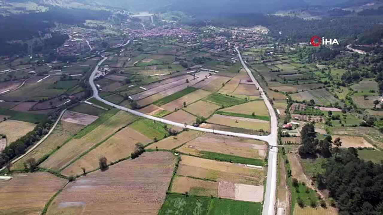 Les routes rurales rencontrent l'asphalte chaud à Sındırgı