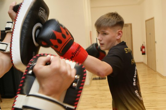 Promising young Mansfield fighter wins area champion title
