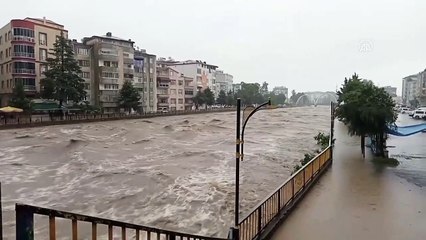 Samsun’da çay taştı, eğitime ara verildi