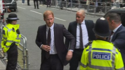 Il principe Harry arriva in tribunale a Londra