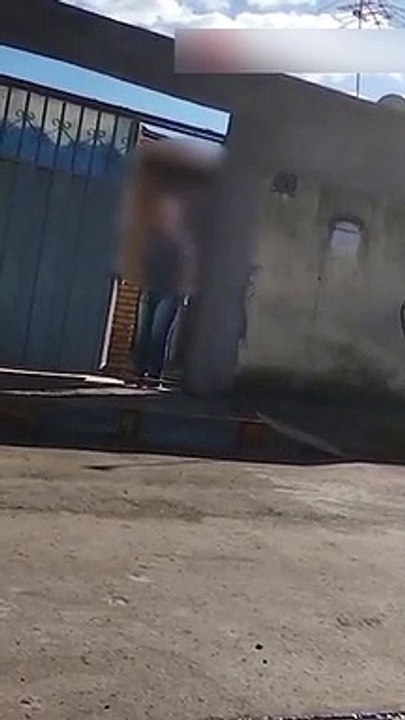 Idosa chama vizinho de "viado velho", atira pedras e briga acaba na delegacia