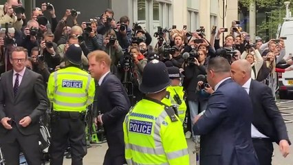 El Príncipe Harry llega a Londres para testificar en el caso de las escuchas