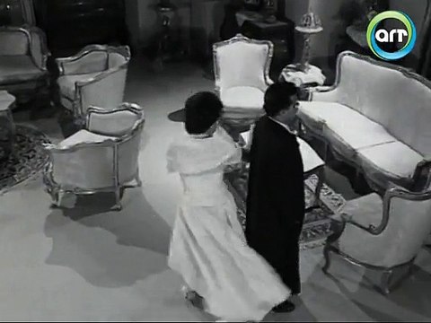 هنيدي لـلوسي انتي ليكي الشرف انك بترقصي معايا | فوازير أبيض وأسود