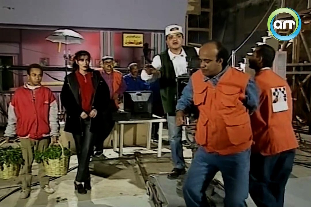 فتحي وماينس تخانقوا بالمشهد.. وكملوا الخناقة بعد ما خلص | فوازير أبيض وأسود