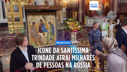 Milhares de russos visitam a "Trindade" na maior catedral de Moscovo