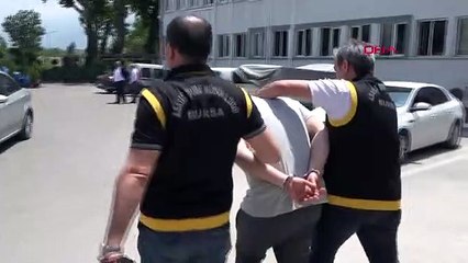 EVİNDE ÖLÜ BULUNAN EMEKLİ AŞÇININ CİNAYET ŞÜPHELİSİ OĞLU ADLİYEYE SEVK EDİLDİ
