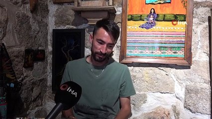 Mardinli ressam resimlerini tuval yerine cama işliyor