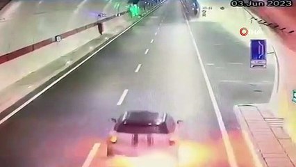 Seyir halindeki otomobil Zigana Tüneli'nde alev alev yandı