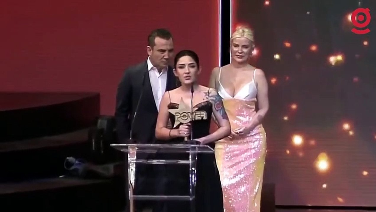 Melek Mosso'dan ödül konuşması:  Bu ödülü yüzyıllardır bu toplumda, dünyada katledilen bütün kadınların ruhlarına armağan olarak alıyorum