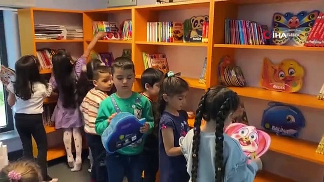 Bebek ve Çocuk Kütüphanesi ile çocuk ve ebeveyn...