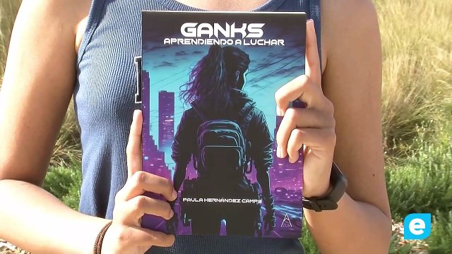 Paula Hernández publica la seva primera novel.la amb només 12 anys