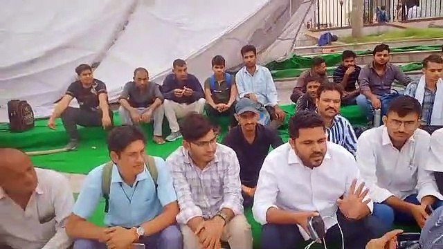 अध्यापक भर्ती में पद बढ़ाने की मांग, अभ्यर्थियों ने किया प्रदर्शन