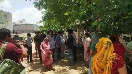 पार्क में घुसा चोर, जागरूक जनता ने धर-दबोचा