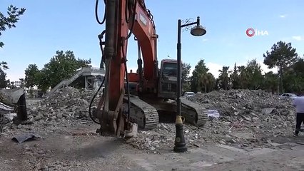 Depremin 122. gününde enkaz altında kimliği belirsiz kadın cesedi bulundu