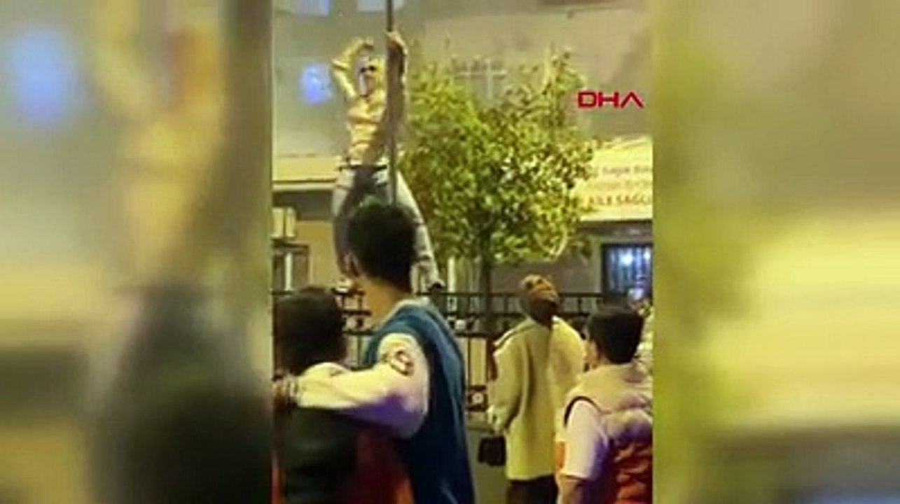 Asker eğlencesinde hem dans etti hem de silahla havaya ateş açtı