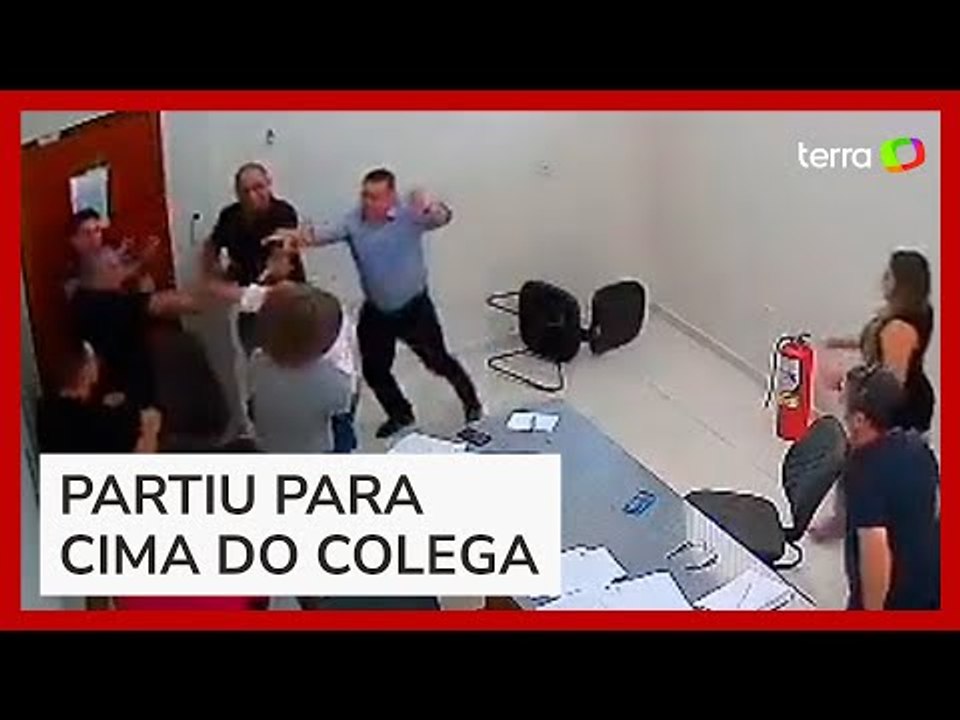 Vereadores brigam em reunião devido a erros de digitação em projeto