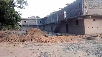 महाजेंकों के प्रभावित ग्राम में अभी भी चल रहा निर्माण कार्य