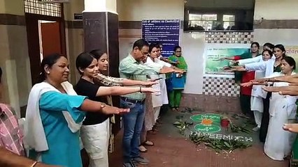 विश्व पर्यावरण दिवस पर कलेक्टर ने कर्मचारियों को वितरित किए पौधे