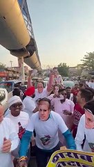 मंत्रियों-विधायकों और महापौर का मुखौटा पहनकर बैंड बाजे के साथ निकाली घोटाले की बारात