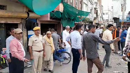 अतिक्रमण पर चला पंजा : कुछ टीम देख दौड़े, कुछ अतिक्रमण टीम ने तोड़े