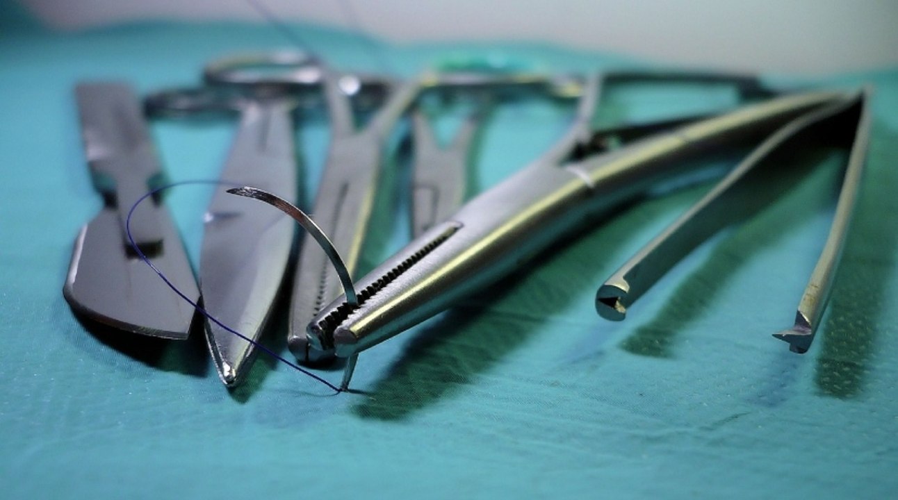 Mujer se debate entre la vida y la muerte tras someterse a cirugía estética en Bogotá