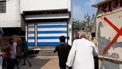 अतिक्रमण पर चला पंजा : कुछ टीम देख दौड़े, कुछ अतिक्रमण टीम ने तोड़े