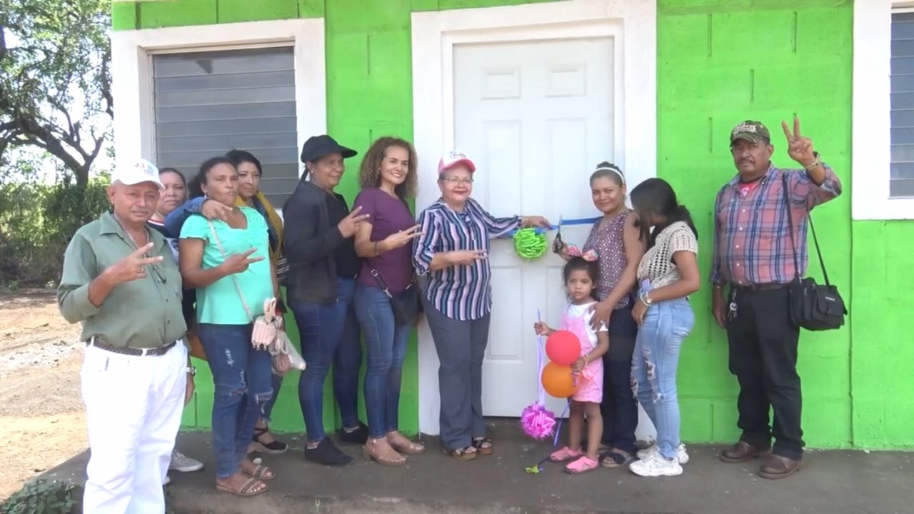 Más familias reciben las llaves de sus nuevas viviendas dignas en Chinandega