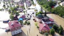 Catastrophe d'inondation à Terme： Des citoyens essayant de sauver leurs animaux demandent de l'aide aux autorités