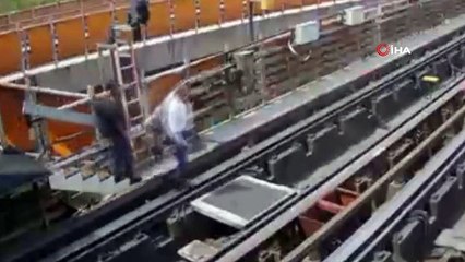 Metro raylarına düşen görevli elektrik akımına kapılarak öldü