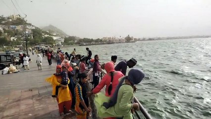 Tải video: Ajmer weather watch: रेतीले अंधड़ से डोलती रही आनासागर झील की लहरें