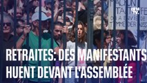 Réforme des retraites: des manifestants huent devant l'Assemblée nationale