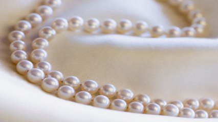 6 Ways To Tell If Pearls Are Real, According To Experts