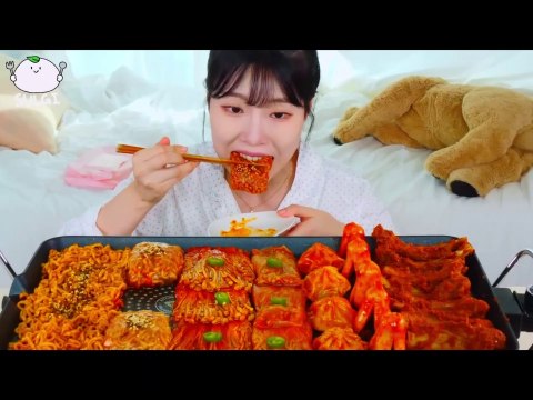 ASMR MUKBANG Fire spicy foods, Noodles, Enoki Mushroom, Grilled back ribs, Sausage, Dumpling.