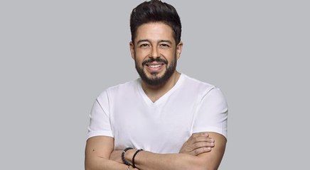 فيديو محمد حماقي لفتاة: طول الحفلة بغنيلك إنتِ بس !