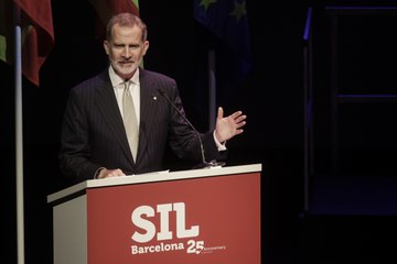 Felipe VI, recibido entre aplausos en la Noche de la Logística de Barcelona