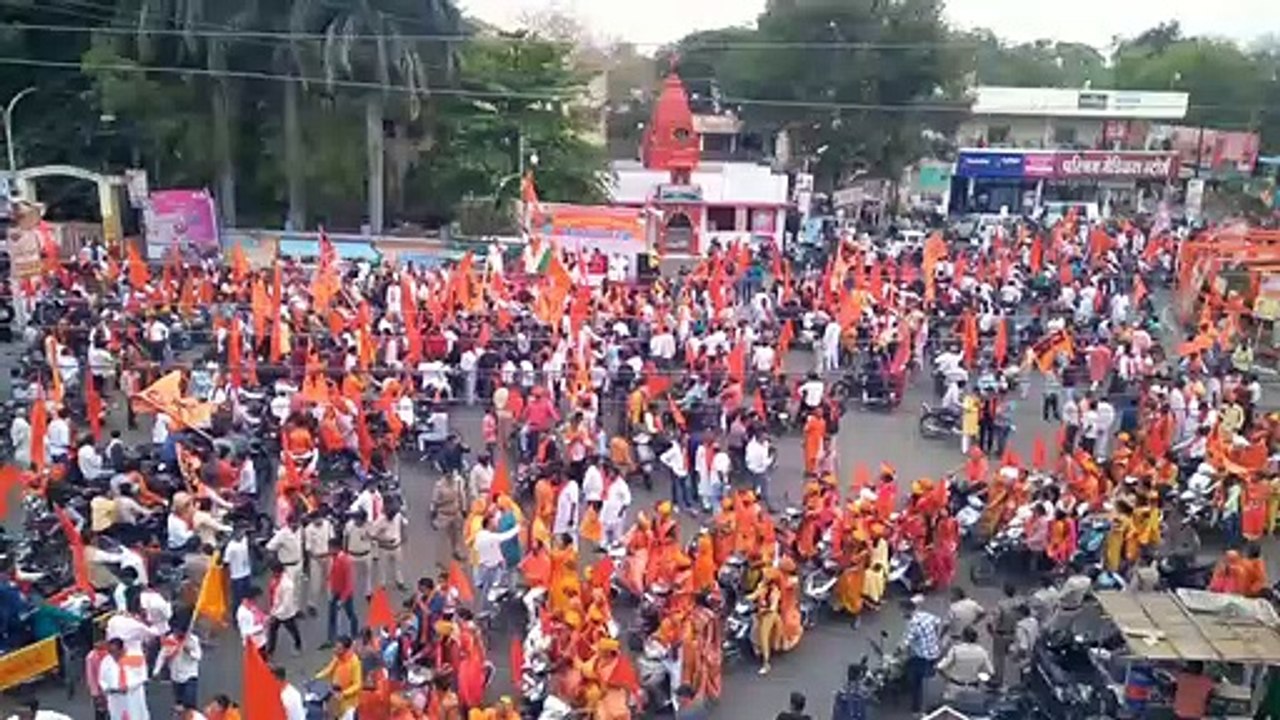 6 किमी का सफर, दो किमी लंबी कलश यात्रा, हजारों की संख्या में शामिल हुए भक्त