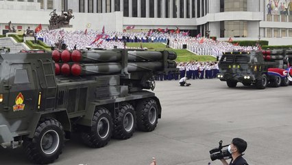 北 소년단, 창립 기념 軍에 방사포 증정 / YTN