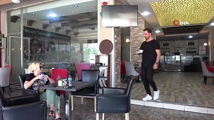 Esnaf iş ilanı ile hem güldürdü, hem düşündürdü