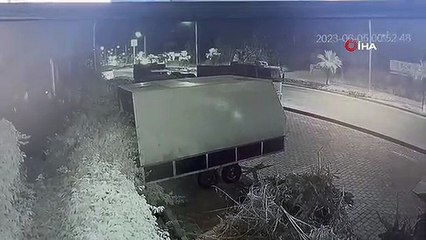 Alkollü sürücünün kullandığı otomobil takla attı... O anlar kamerada