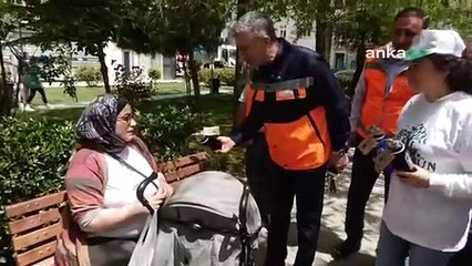 Download Video: Le maire d'Esenyurt, Kemal Deniz Bozkurt, a balayé les rues lors de la Journée mondiale de l'environnement