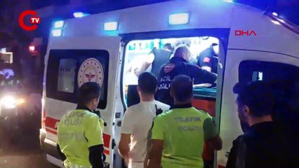 Kadıköy'de otomobiliyle önce direğe sonra ağaca çarptı