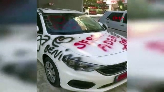 Antalya'da Otomobilin Üzerine Sprey Boya ile Yazılar Yazıldı