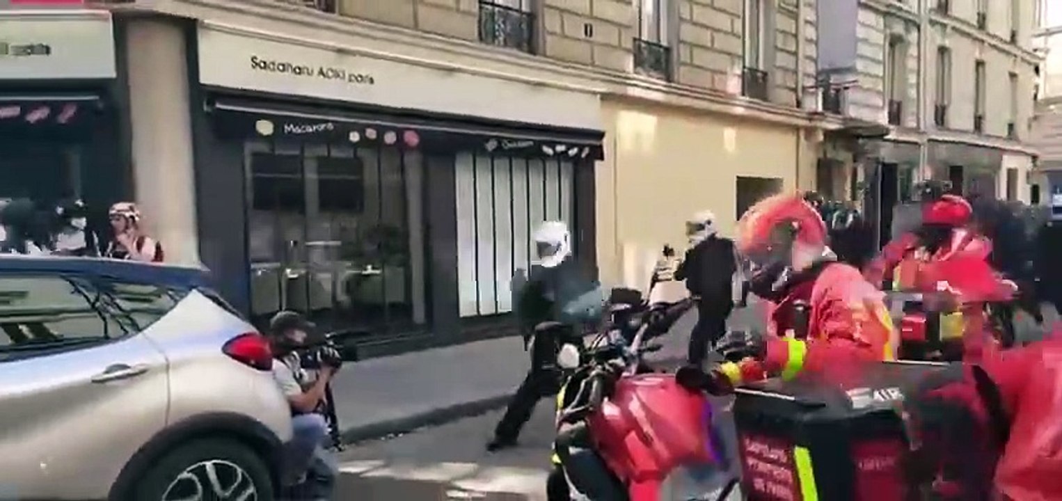 Retraites - Regardez les images révoltantes de pompiers visés par des jets de projectiles hier lors de la manifestation à Paris - VIDEO